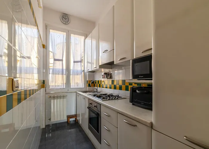 Guesthost - Bright And Roomy In Flaminio District Apartamento *