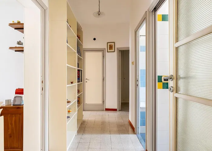 Guesthost - Bright And Roomy In Flaminio District *