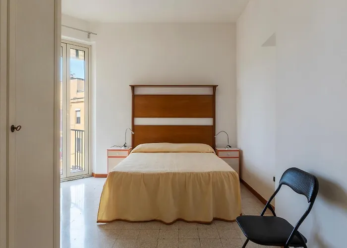 Guesthost - Bright And Roomy In Flaminio District Roma