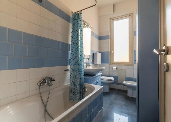 Guesthost - Bright And Roomy In Flaminio District Apartamento Roma