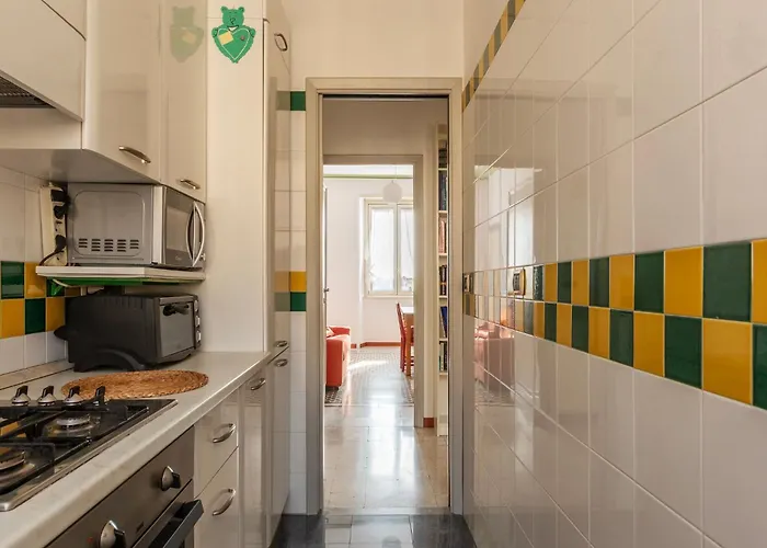 Guesthost - Bright And Roomy In Flaminio District Roma
